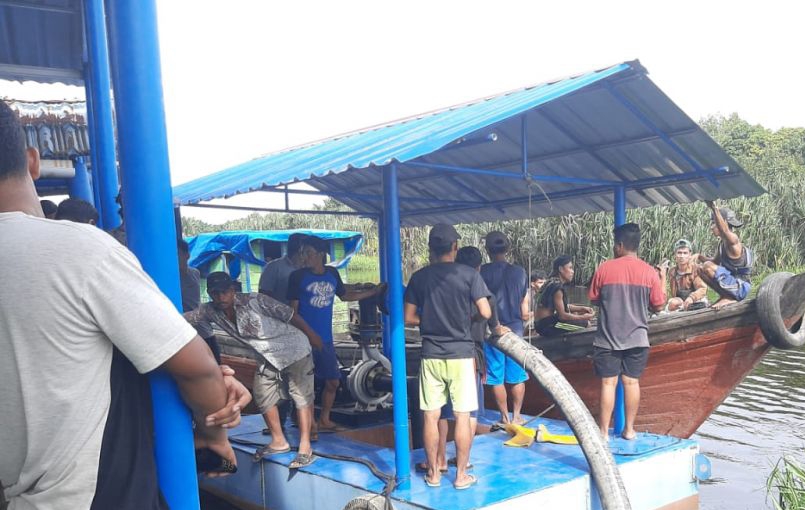 Perahu Pengangkut Sawit Tenggelam di Sungai Siak Kecil, Satu Penumpang Hilang