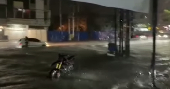 Diguyur Hujan Semalaman, Pekanbaru Dikepung Banjir