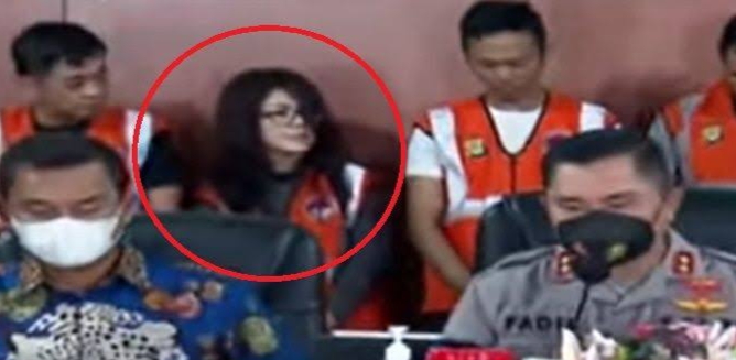 Kisah Penangkapan Irjen Teddy Minahasa yang Berawal dari Nyanyian Mami Linda