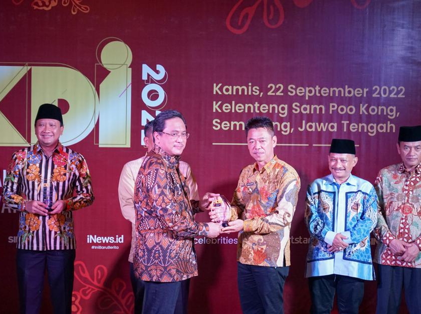 Bupati Rohil Afrizal Sintong Terima Penghargaan Sebagai Kepala Daerah Inovatif 2022