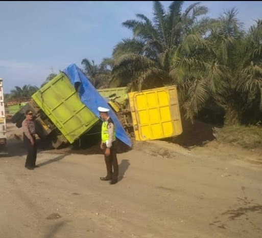 Rusak Parah dan Bikin Macet, Dinas PUPR PKPP Riau Perbaiki Jalan Lintas Tengah