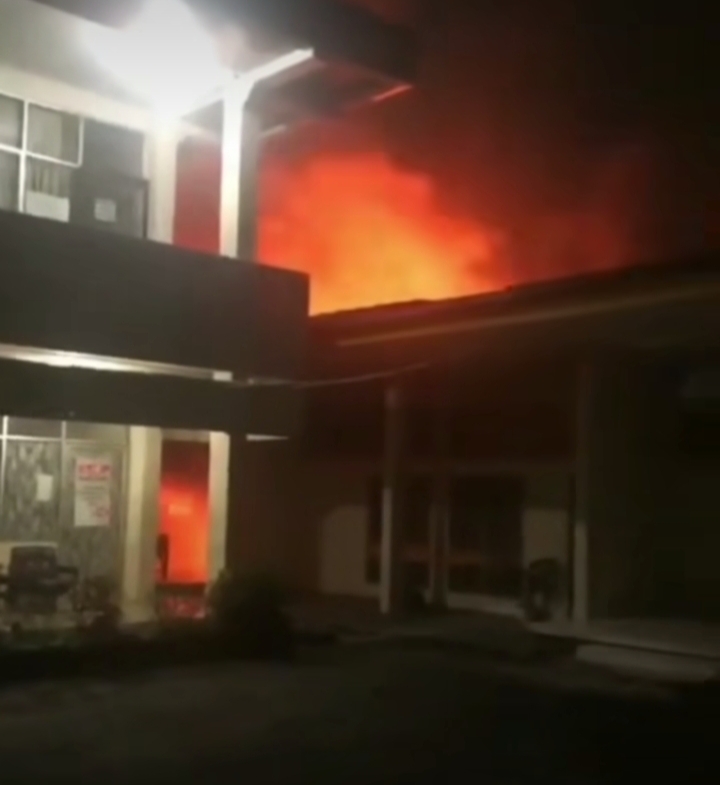 Kantor Disdik Riau Terbakar, Api Diduga Berasal dari Kantin 