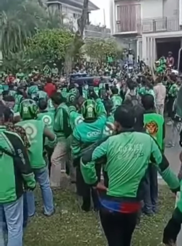 Seorang Ojol Diduga Dipukul, Ratusan Driver Ojek Online di Pekanbaru Geruduk Perum Citraland 
