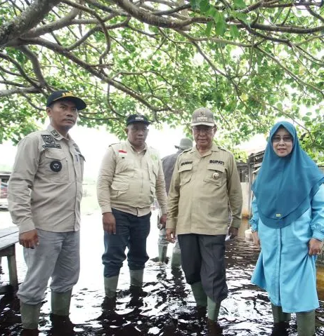 Bupati Inhil HM Wardan Minta Camat dan Lurah Lapor Kondisi Banjir Secara Berkala