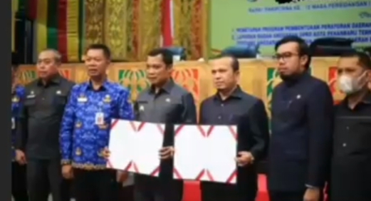 Tidak Ada Tunda Bayar, DPRD Pekanbaru Sahkan APBD Pekanbaru 2023 Rp2,699 Triliun