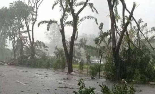 Siapkan Mantel, Hujan Disertai Angin Kencang Berpotensi Terjadi di Riau