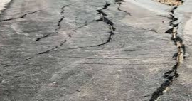 Abrasi Pinggir Laut,  Jalan di Bengkalis Putus dan Retak 