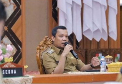 Pj Wako Pekanbaru Kritik Tumpukan Sampah di Salah Satu Kantor OPD