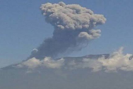 Gunung Marapi Sumbar Erupsi Saat 40 Orang Sedang Pendakian 