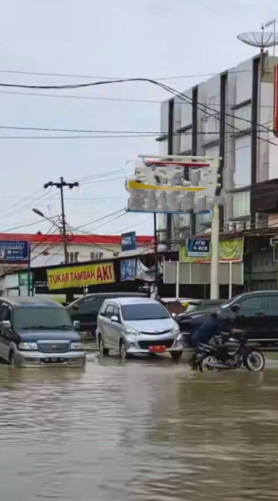 Hujan Sebentar, Jalan Dharma Bakti Pekanbaru Langsung Banjir