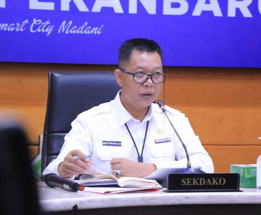 Pemko Pekanbaru Bakal Tertibkan Tiang Kabel Optik di Jalanan