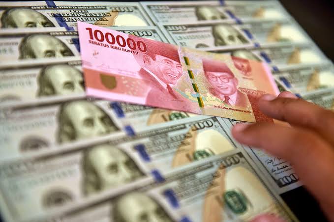 Rupiah Mendekati Rp. 16.000 / Dolar Amerika