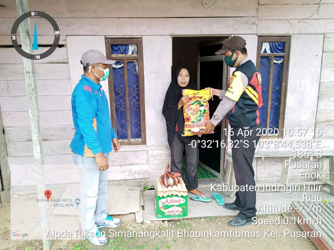 Bhabinkamtibmas Kelurahan Pusaran Salurkan Paket Sembako untuk Kaum Duafa