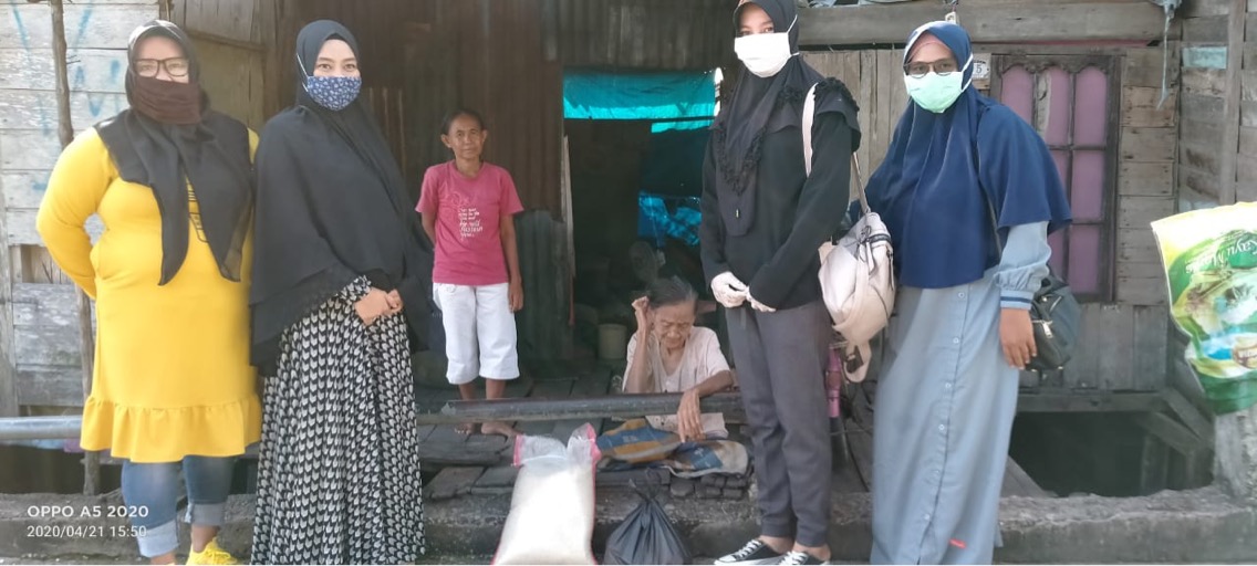 Kartini DWP Bulog Tembilahan Bagikan Sembako untuk Duafa