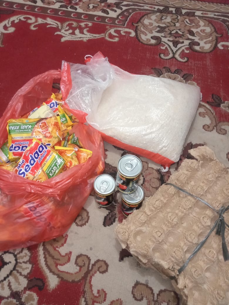Bagikan Bansos Diam-diam di Malam Hari, Lurah Tangkerang Tengah Diamuk Ketua RT