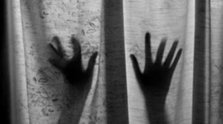 Dibuat Heboh, Remaja Setengah Telanjang Gedor Rumah Warga