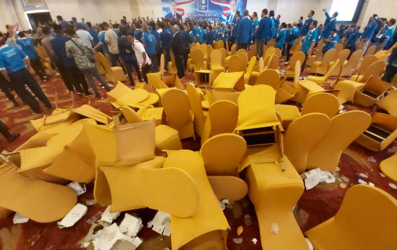 Kongres V PAN Diwarnai dengan Aksi Ricuh Lempar Kursi