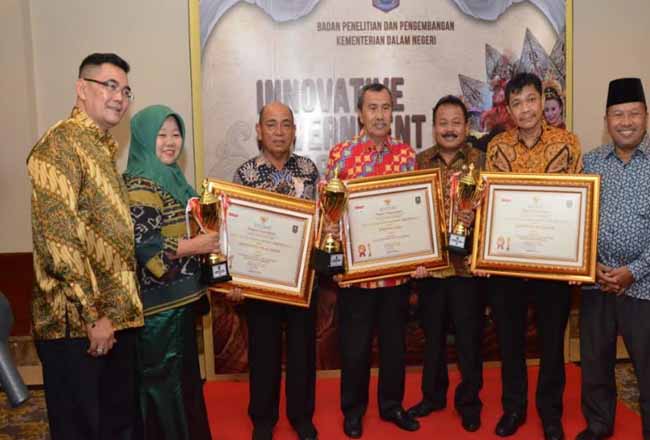 Riau Terima Penghargaan Innovative Goverment Award 2019 dari Mendagri