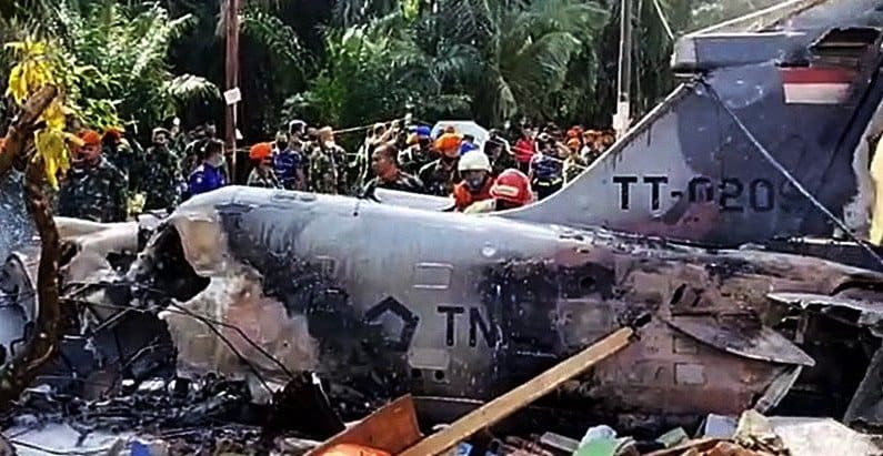 Tiga Rumah Rusak akibat Kecelakaan Pesawat Tempur di Riau