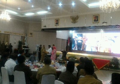 Pisah Sambut,Â Syamsuar Minta Arahan pada Wan Thamrin dan Andi Rachman