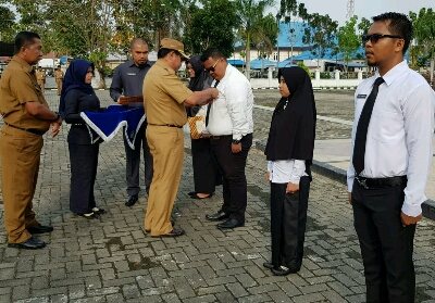 Sekda Serahkan SK 216 CPNS Meranti