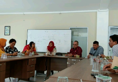 Program English Day PWI Riau Dimulai, Puluhan Wartawan Antusias Belajar Bahasa Inggris