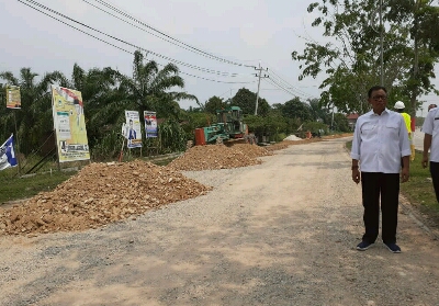 Bupati Rohil Kembali Tinjau Pengerjaan Jalan Lintas