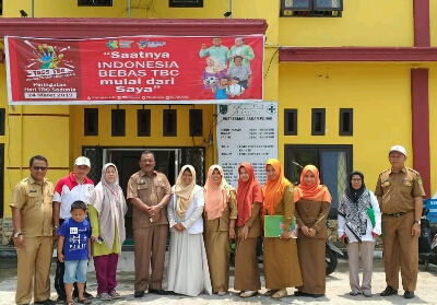 Tim Peninjau Lomba Kebersihan Puji Taman Kantor DLH Rohil 