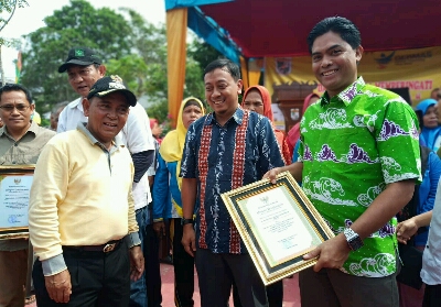 Bupati Serahkan Penghargaan ke RAPP dalam Bidang Kesehatan