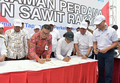 Bersama Menteri BUMN Dirut Bank Riau Kepri Teken MoU