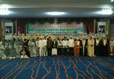 Hafizh 30 Juz, 91 Peserta Didik SMP N Tahfizh dan MA Tahfizh MAIC Rohul Diwisuda