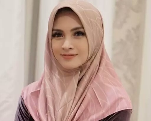 Minta Didoakan Istiqomah, Donita Mantap Berhijab