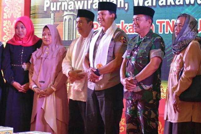 Buka Bareng Ribuan Prajurit TNI dan Polri di Lanud RSN Pekanbaru 