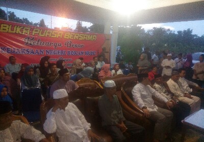 Buka Bersama Kejari Rohul Bersama Anak Yatim dan Insan Pers