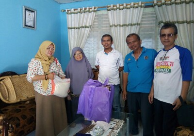 PWI Riau Serahkan Bingkisan ke Keluarga Almarhum Wartawan