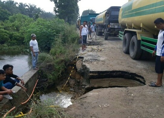 PUPR Riau Benahi Jalan Amblas di Kampar, Gubri: Setelah Dicek Ternyata Jalan Provinsi