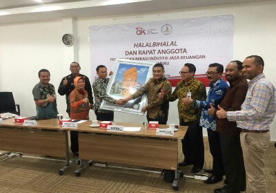 Sertijab FKIJK dari DR Irvandi Gustari kepada Wahyu Sulistiyonoleh Pimwil BRI Pekanbaru