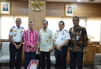 Gubri dan Menhub Bahas RoRo Dumai-Malaka dan Rencana Relokasi Bandara SSK II