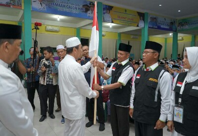 Gubri Lepas Kloter Pertama CJH Riah, 2 Orang Gagal Betangkat karena Sakit