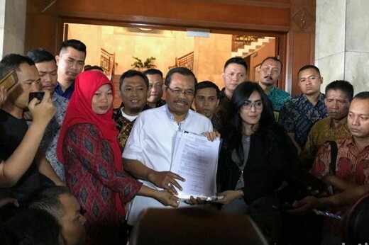 Tangis Haru Baiq Nuril Usai Jaksa Agung Tangguhkan Eksekusinya 