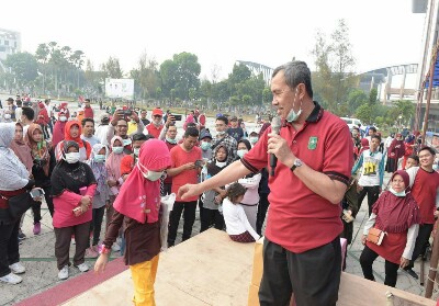 Dihadiri Gubri, Senam Sehat Terpaksa Dihentikan karena Kabut Asap