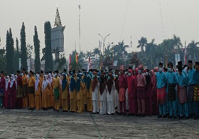Upacara Hari Jadi Riau Berlangsung Hidmad Meski Ada Kabut Asap