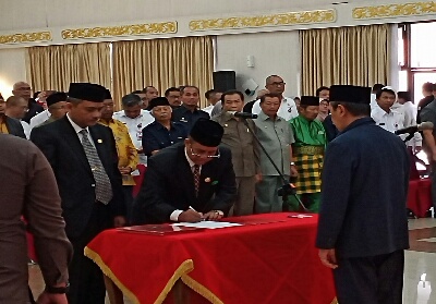 Disaksikan Ahmad Hijazi, Ahmad Syah Resmi Dilantik Sebagai Pj Sekdaprov Riau