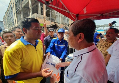 Di Hadapan Gubri, Pedagang Tembilahan Menangis Minta Dibangunkan Kios Sementara