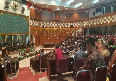 DPRD Riau Sahkan APBD Perubahan Rp9,426 Triliun