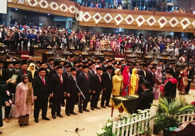 Anggota DPRD Riau Periode 2019-2024 Resmi Dilantik, Sukarmis Jabat Ketua DPRD Riau Sementara