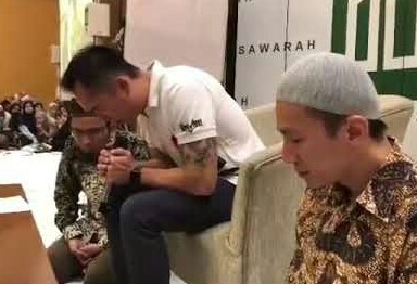 Freddy Siauw, Kakak Ustadz Felix Siaw Bersyahadat Dibimbing Ustaz Adi Hidayat