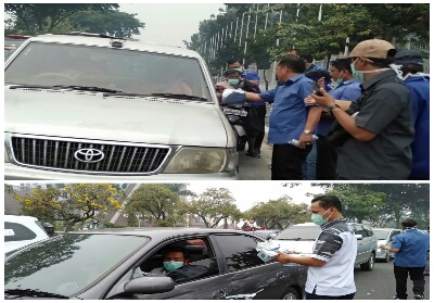 Peduli dan Beri Solusi, Partai Demokrat Bagikan 50 Ribu Masker dan Air Mineral