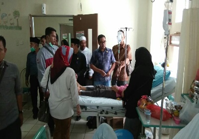 Beri Dukungan, Anggota Fraksi PAN DPRD Pekanbaru Besuk Mahasiswa Korban Kericuhan Demo
