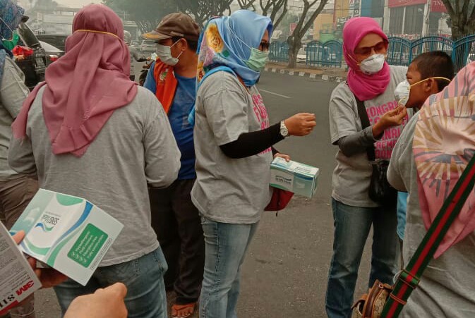 FJPI Riau Gelar Aksi Sosial Peduli Asap, Bagikan 4.000 Masker 